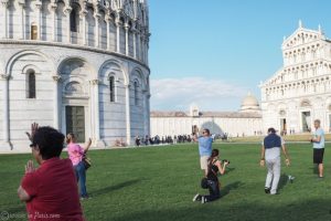 Lisa from Foodie in Paris is back with another photography post and she's sharing her tips to get the most out of your vacation photos!