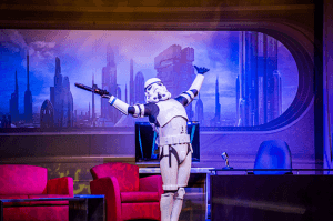 I'm sharing my five tips to get the most out of Star Wars Weekends, 2015! Plan ahead to see the stars, watch shows, grab autographs, & purchase merchandise!