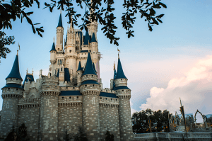 I love Disney pictures with no one in them and never knew how easy they were to take! All it takes is patience, practice, and the ability to either get up early or stay up late!