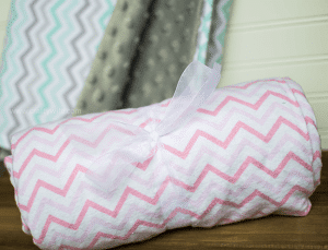 Learn how to sew with this easy 30 minute baby blanket tutorial, perfect for a beginner! Mama and baby will love the softness of the fabric and the thoughtfullness of this homemade gift. #sewing #crafts #homemade #baby