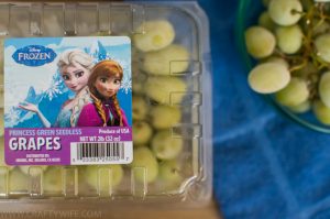 Make a study break care package for your school goers to get them motivated to do their homework featuring FROZEN grapes as a fun and healthy snack! #ad