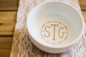 Bridal Shower Gift | Monograms | Monogram Craft | Heat Transfer Vinyl | Vinyl Crafts | Silhouette Cameo Crafts | Silhouette Cameo