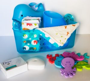 These DIY organic washcloths are the perfect beginner sewing project! Pair them with a gentle cleanser that will keep your little one's sensitive and dry skin from becoming painfully chapped in the winter months for a great baby shower gift! #SettingTheBeautyBar #DovePartner