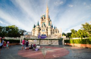 The Fastpass+ system at Disney World is easy to use and really convienient, when you know how to use it to your advantage! Find out how with these five reasons to love Fastpass+!