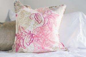 If you love simple sewing projects, you'll love how easy it is to make this envelope pillow! You need two pieces of fabric & an hour out of your afternoon.