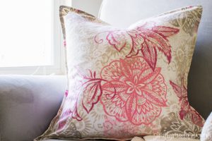 If you love simple sewing projects, you'll love how easy it is to make this envelope pillow! You need two pieces of fabric & an hour out of your afternoon.