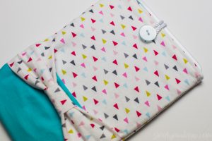 Travel with your electronics in style and learn how to make your very own fabric tablet case with this easy-to-follow tutorial!