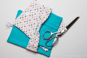 Travel with your electronics in style and learn how to make your very own fabric tablet case with this easy-to-follow tutorial!