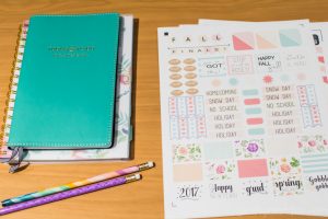 Start the school year off right with these cute and functional back-to-school organization stickers! FREE Silhouette files to download! #CreateWithHP [ad]