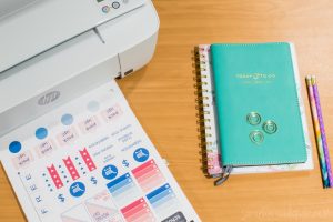 Start the school year off right with these cute and functional back-to-school organization stickers! FREE Silhouette files to download! #CreateWithHP [ad]
