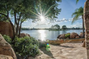 Learn how to take beautiful sunburst photos with a few simple steps! Find out what photography equipment I use and the camera settings over on the blog!
