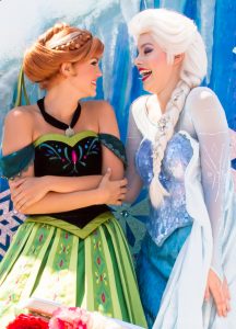 Keep your kids happy at Disney with three easy-to-follow tips from a new mom who is learning how to navigate Disney World with a toddler! #MagicalFamilyFirsts [ad]