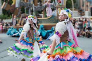 Are you planning to visit Disney's Magic Kingdom park for a day? Plan ahead and get the complete guide to watching parades at Disney World!