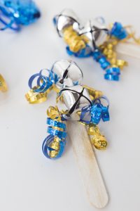 Ring in the New Year with family & friends and plan a simple get-together with diy crafts and simple recipes using this New Years Eve Party roundup!