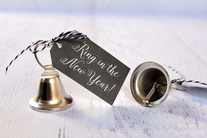Ring in the New Year with family & friends and plan a simple get-together with diy crafts and simple recipes using this New Years Eve Party roundup!
