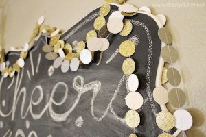 Ring in the New Year with family & friends and plan a simple get-together with diy crafts and simple recipes using this New Years Eve Party roundup!