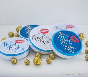 Ring in the New Year with family & friends and plan a simple get-together with diy crafts and simple recipes using this New Years Eve Party roundup!