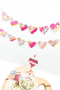 Washi Tape Heart Garland | Valentine's Day Craft | Holiday Crafts | Holiday Decor | Washi Tape Crafts | Washi Tape | Paper Crafts