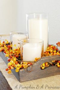 Easy Fall Crafts - I love decorating my home for each season with wood, paper, and fabric crafts! Fall home decor is my favorite and this roundup is full of easy crafts you can make in an afternoon.