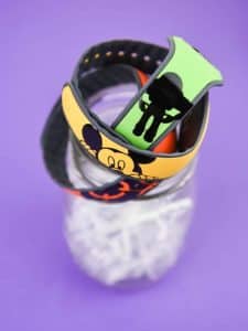 Disney Magic Bands - Get ready to show your #disneyside with custom Disney Magic Bands! All you need is 20 minutes, a Silhouette Machine, and some vinyl to end up with a new craft obsession.