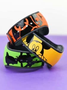 Disney Magic Bands - Get ready to show your #disneyside with custom Disney Magic Bands! All you need is 20 minutes, a Silhouette Machine, and some vinyl to end up with a new craft obsession.