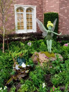 My Disney Experience App - Type A personalities rejoice! The My Disney Experience App makes it so easy for us to plan ahead and get the reservations and Fastpasses that our families want. I've got 6 tips to help you figure out how to use the app to your advantage!