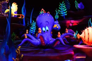 Surviving summers at Disney - Most people say that summers at Disney are a miserable experience. It's hot, crowded, and you're exhausted at the end of the day. BUT, it doesn't have to be a terrible experience! Going in with a plan will help you not only survive, but have fun. Join this 8 part mini-series to help you plan your Disney vacation!