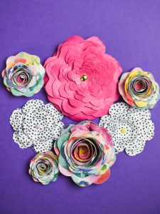 3D Paper Flowers - Sometimes it seems like all I do with my Silhouette Machine are crafts with vinyl. But I'm starting to make myself use paper more because it's easy and cheap! Like these 3D paper flowers, they're a quick craft to do on a rainy day and there are so many different kinds to make!