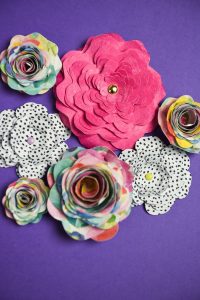 3D Paper Flowers - Sometimes it seems like all I do with my Silhouette Machine are crafts with vinyl. But I'm starting to make myself use paper more because it's easy and cheap! Like these 3D paper flowers, they're a quick craft to do on a rainy day and there are so many different kinds to make!