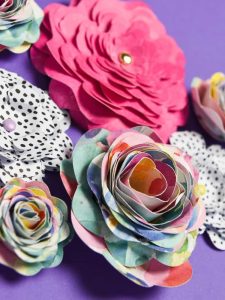 3D Paper Flowers - Sometimes it seems like all I do with my Silhouette Machine are crafts with vinyl. But I'm starting to make myself use paper more because it's easy and cheap! Like these 3D paper flowers, they're a quick craft to do on a rainy day and there are so many different kinds to make!
